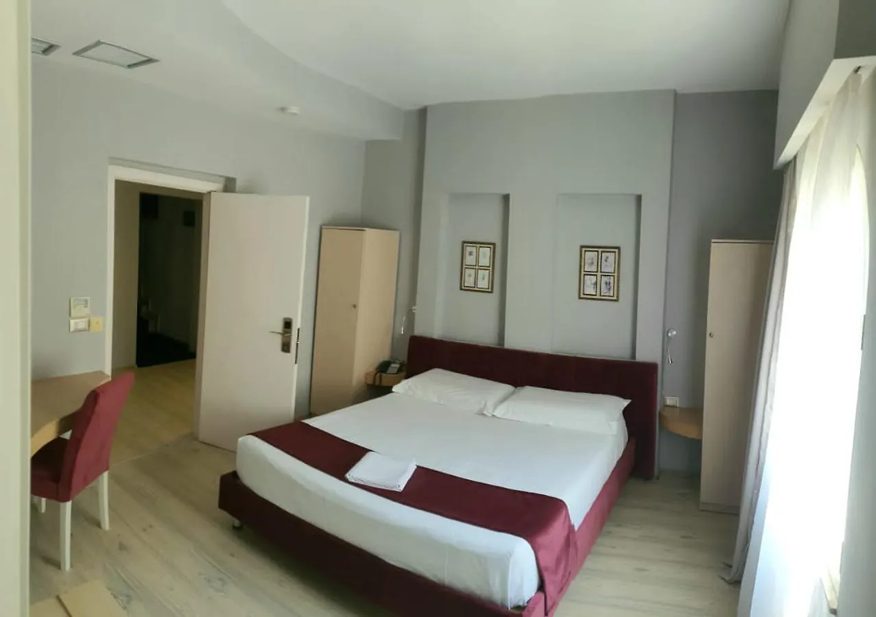 טיראנה Theranda Boutique Hotel 3*,  אלבניה