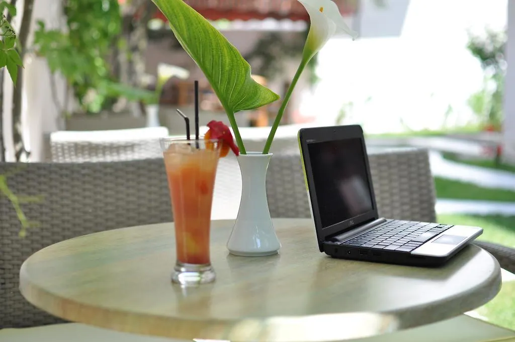 טיראנה Theranda Boutique Hotel