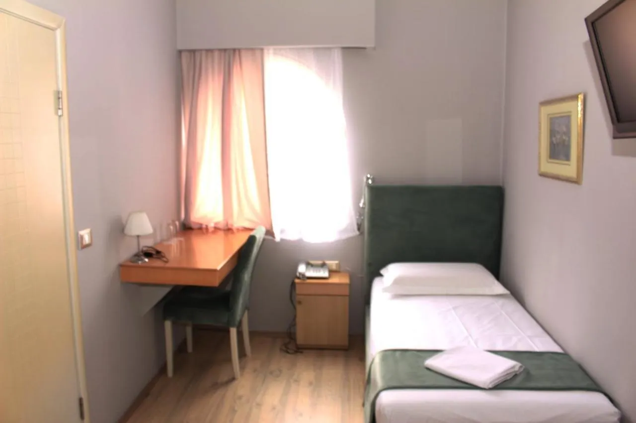 טיראנה Theranda Boutique Hotel