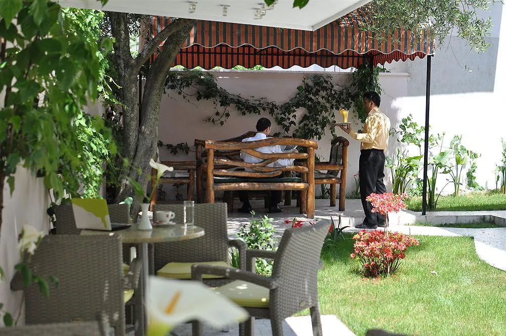 טיראנה Theranda Boutique Hotel