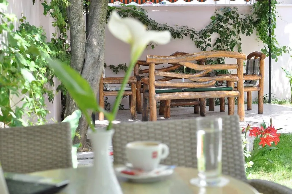 טיראנה Theranda Boutique Hotel