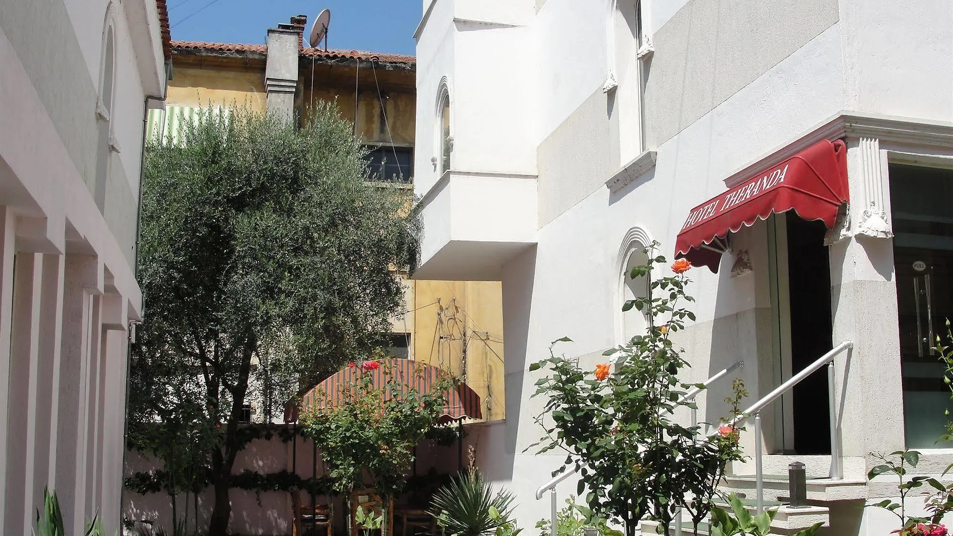 Theranda Boutique Hotel تيرانا