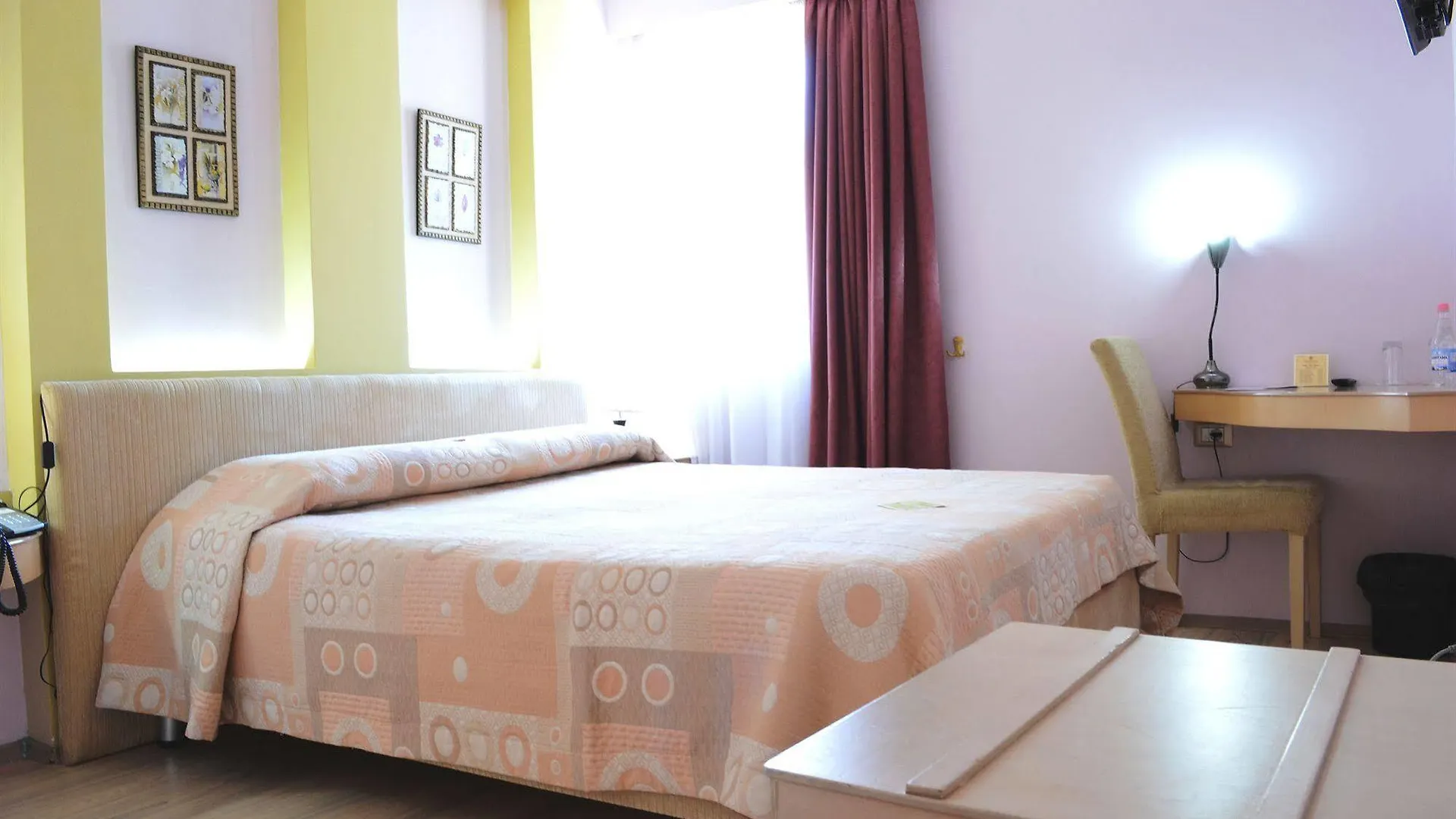טיראנה Theranda Boutique Hotel 3*,