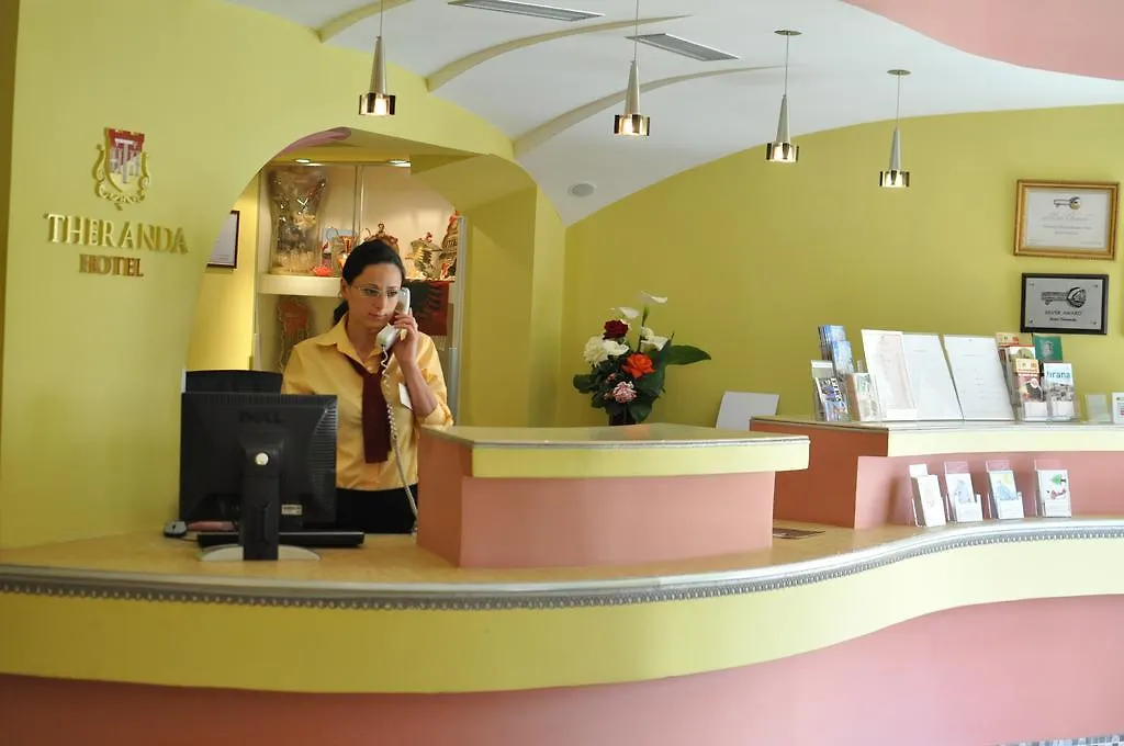 ***  טיראנה Theranda Boutique Hotel אלבניה